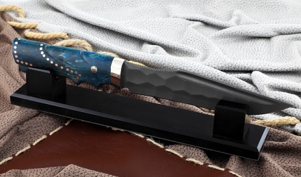 Коллекционный нож Носорог сталь булат полный камень рукоять карельская береза синяя резная