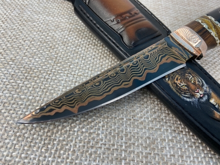 Нож Тигр дамаск ламинированный с воронением, железное дерево, рог буйвола, стабилизированный зуб мамонта, мокуме-гане