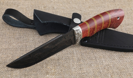 Нож Алтай сталь дамаск ламинированный с воронением, рукоять карельская береза красная Нож Алтай сталь дамаск ламинированный с воронением, рукоять карельская береза красная