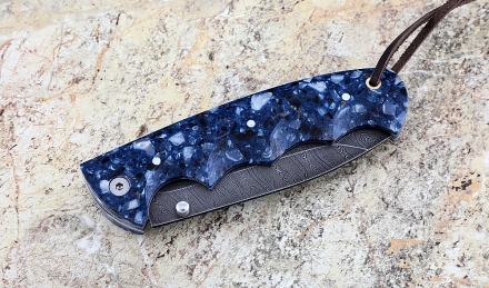 Складной нож Носорог, сталь дамаск, рукоять накладки акрил синий Складной нож Носорог, сталь дамаск, рукоять накладки акрил синий