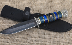 Нож Лидер сталь дамаск ламинированный с воронением, рукоять карельская береза синяя акрил, мельхиор