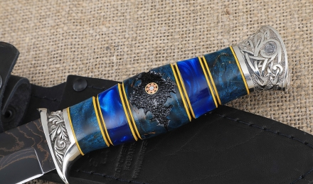 Нож Лидер сталь дамаск ламинированный с воронением, рукоять карельская береза синяя акрил, мельхиор Нож Лидер сталь дамаск ламинированный с воронением, рукоять карельская береза синяя акрил, мельхиор