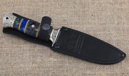 Нож Лидер сталь дамаск ламинированный с воронением, рукоять карельская береза синяя акрил, мельхиор Нож Лидер сталь дамаск ламинированный с воронением, рукоять карельская береза синяя акрил, мельхиор