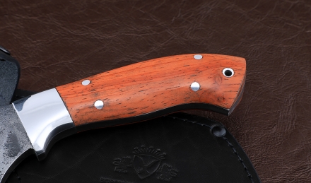 Тяпка №8 сталь 95Х18 (следы ковки) цельнометаллическая, рукоять падук Тяпка №8 сталь 95Х18 (следы ковки) цельнометаллическая, рукоять падук