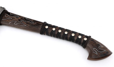 Топор №1 сталь дамаск (долы) длинная рукоять венге с инкрустацией Топор №1 сталь дамаск (долы) длинная рукоять венге с инкрустацией