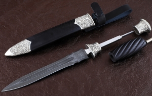 Авторский Сувенир Кавказец сталь дамаск, рукоять и ножны дерево черный граб мельхиор Авторский Сувенир Кавказец сталь дамаск, рукоять и ножны дерево черный граб мельхиор