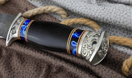 Нож Лидер сталь дамаск торцевой, рукоять черный граб акрил, мельхиор Нож Лидер сталь дамаск торцевой, рукоять черный граб акрил, мельхиор