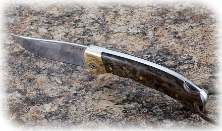 Складной нож Таежник, сталь Elmax, рукоять накладки карельская береза стабилизированная коричневая Складной нож Таежник, сталь Elmax, рукоять накладки карельская береза стабилизированная коричневая