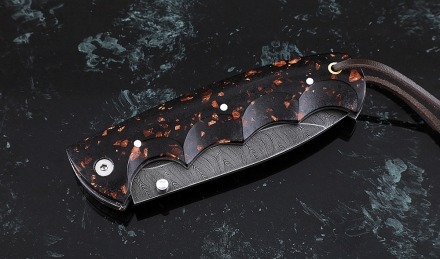 Складной нож Носорог, сталь дамаск, рукоять накладки акрил коричневый Складной нож Носорог, сталь дамаск, рукоять накладки акрил коричневый