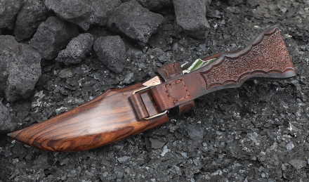 Эксклюзивный нож «Малыш» дамаск в ламинате цельнометаллический, накладки зуб мамонта и железное дерево Эксклюзивный нож «Малыш» дамаск в ламинате цельнометаллический, накладки зуб мамонта и железное дерево