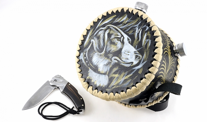 Набор: фляжка круглая 2х0.5 л нержавеющая сталь в черной коже рисунок собака и нож складной Малыш сталь дамаск