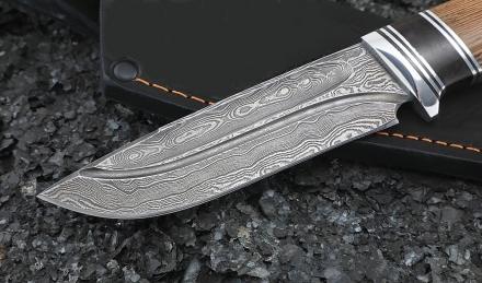 Нож Странник дамаск долы рукоять акрил черный и венге