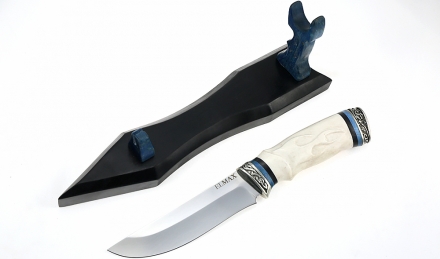 Авторский нож Зяблик сталь Elmax, рукоять рог лося резная, на подставке черный граб + карельская береза стабилизированная Авторский нож Зяблик сталь Elmax, рукоять рог лося резная, на подставке черный граб + карельская береза стабилизированная