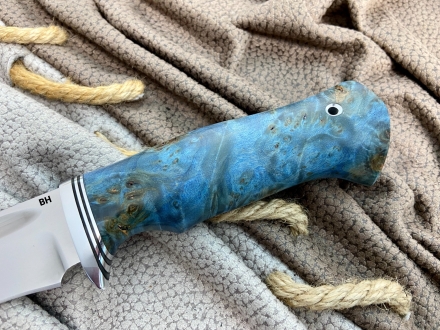 Нож Амур сталь ВН, рукоять карельская береза стабилизированная синяя Нож Амур сталь ВН, рукоять карельская береза стабилизированная синяя