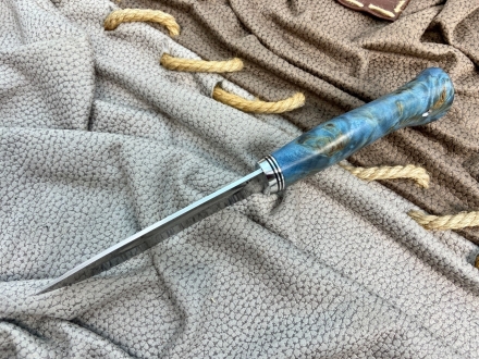 Нож Амур сталь ВН, рукоять карельская береза стабилизированная синяя Нож Амур сталь ВН, рукоять карельская береза стабилизированная синяя