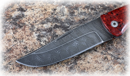 Складной нож Таежник, сталь дамаск, рукоять накладки акрил красный Складной нож Таежник, сталь дамаск, рукоять накладки акрил красный