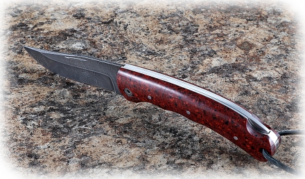 Складной нож Таежник, сталь дамаск, рукоять накладки акрил красный Складной нож Таежник, сталь дамаск, рукоять накладки акрил красный