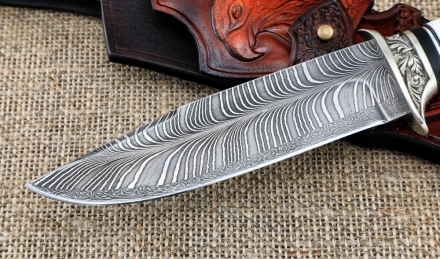 Премиум нож Лидер сталь дамаск торцевой рукоять рог лося с мельхиором, скримшоу (NEW) Премиум нож Лидер сталь дамаск торцевой рукоять рог лося с мельхиором, скримшоу (NEW)