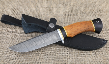 Нож из дамасской стали Алтай-2, рукоять черный граб и стабилизированная карельская береза янтарная
