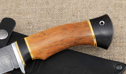 Нож из дамасской стали Алтай-2, рукоять черный граб и стабилизированная карельская береза янтарная Нож из дамасской стали Алтай-2, рукоять черный граб и стабилизированная карельская береза янтарная
