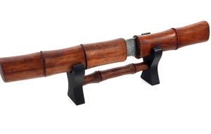 Нож Тантуха сталь дамаск, рукоять и ножны бубинга резные, на подставке 1