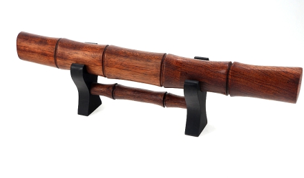 Нож Тантуха сталь дамаск, рукоять и ножны бубинга резные, на подставке 1