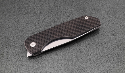 Нож складной Кайман сталь Х12МФ накладки карбон + AUS8 (подшипники, клипса) Нож складной Кайман сталь Х12МФ накладки карбон + AUS8 (подшипники, клипса)