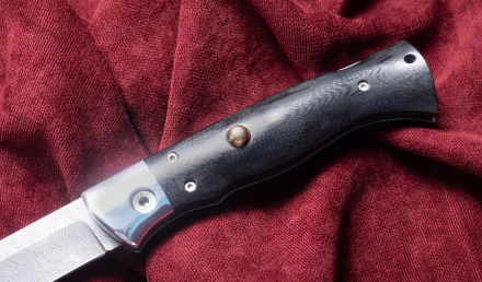 Выкидной нож "Волк" сталь дамаск, накладки G10 черная 