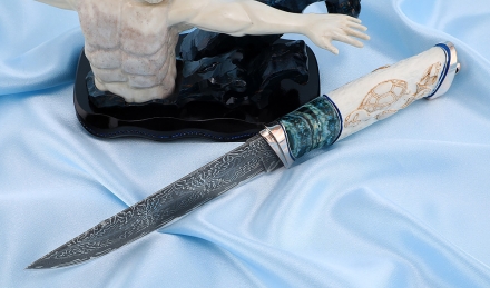 Авторская композиция Посейдон дамаск торцевой, мокуме-гане, зуб мамонта синий, бивень моржа резной на подставке Авторская композиция Посейдон дамаск торцевой, мокуме-гане, зуб мамонта синий, бивень моржа резной на подставке