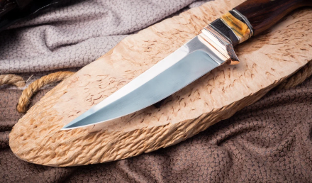 Нож из стали S390 «Орлан», рукоять мокумэ-ганэ, черный граб, зуб мамонта и железное дерево