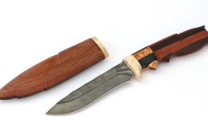 Коллекционный нож Амур сталь дамаск-камень, рукоять резная комби: бубинга; венге; кап; черный граб; рог лося ножны бубинга венге Коллекционный нож Амур сталь дамаск-камень, рукоять резная комби: бубинга; венге; кап; черный граб; рог лося ножны бубинга венге