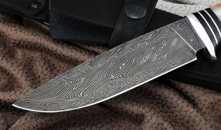 Нож Нептун сталь дамаск торцевой, рукоять карельская береза акрил белый