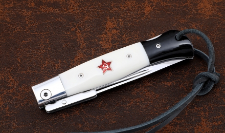 Нож Финка НКВД складная сталь х12мф накладки акрил белый+черный со звездой из серебра 925 Нож Финка НКВД складная сталь х12мф накладки акрил белый+черный со звездой из серебра 925