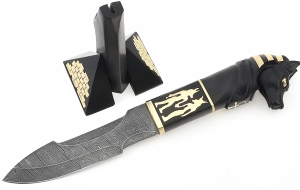 Нож Анубис сталь дамаск, рукоять резная черный граб латунь на подставке пирамида черный граб 1 Нож Анубис сталь дамаск, рукоять резная черный граб латунь на подставке пирамида черный граб 1