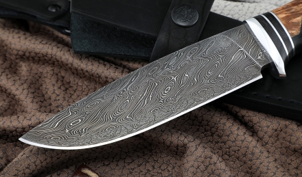 Нож Нептун сталь дамаск торцевой, рукоять карельская береза акрил черный Нож Нептун сталь дамаск торцевой, рукоять карельская береза акрил черный