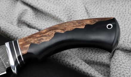 Нож Нептун сталь дамаск торцевой, рукоять карельская береза акрил черный Нож Нептун сталь дамаск торцевой, рукоять карельская береза акрил черный