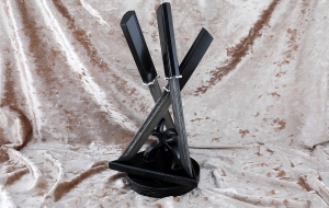 Премиум набор ножей Танто дамаск ламинированный черный граб на подставке «Костер» Премиум набор ножей Танто дамаск ламинированный черный граб на подставке «Костер»