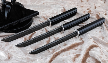 Премиум набор ножей Танто дамаск ламинированный черный граб на подставке «Костер» Премиум набор ножей Танто дамаск ламинированный черный граб на подставке «Костер»