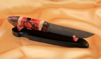 Нож Барракуда сталь дамаск нержавеющий рукоять карельская береза кость мамонта на подставке