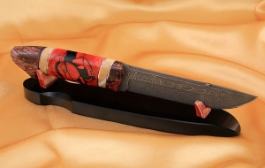 Эксклюзивный Нож Барракуда сталь дамаск нержавеющий рукоять карельская береза кость мамонта на подставке