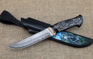 Премиум нож Барракуда ламинация S 390 в  крученом дамаске, мокуме-гане акрил черный, скримшоу «Охота» Премиум нож Барракуда ламинация S 390 в  крученом дамаске, мокуме-гане акрил черный, скримшоу «Охота»