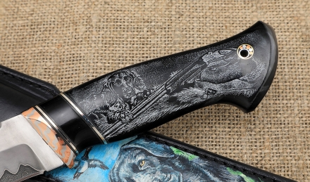Премиум нож Барракуда ламинация S 390 в крученом дамаске, мокуме-гане акрил черный, скримшоу «Охота» Премиум нож Барракуда ламинация S 390 в крученом дамаске, мокуме-гане акрил черный, скримшоу «Охота»