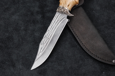 Эксклюзивный нож Дельфин сталь дамаск-камень (никелирование), рукоять резная, карельская береза, мельхиор