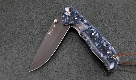 Складной нож Акула, сталь булат, рукоять накладки акрил синий Складной нож Акула, сталь булат, рукоять накладки акрил синий