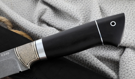 Нож Гриф сталь К340, рукоять черный граб, мельхиор Нож Гриф сталь К340, рукоять черный граб, мельхиор
