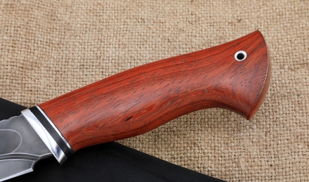 Нож Косуля из пальца гусеницы трактора рукоять падук Нож Косуля из пальца гусеницы трактора рукоять падук