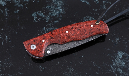 Складной нож Акула, сталь дамаск, рукоять накладки акрил красный