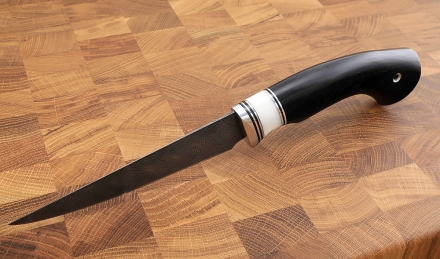 Нож Филейка малая сталь дамаск рукоять акрил белый и черный граб Нож Филейка малая сталь дамаск рукоять акрил белый и черный граб