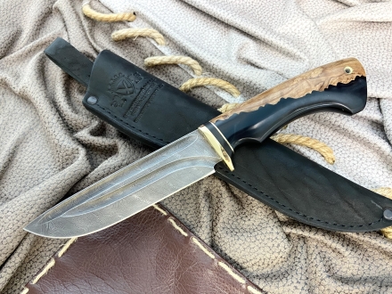 Нож Барракуда дамаск - долы, рукоять композит карельская береза акрил черный