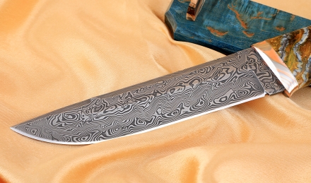 Эксклюзивный Нож Барракуда сталь дамаск нержавеющий рукоять мокуме-гане карельская береза кость мамонта на подставке Эксклюзивный Нож Барракуда сталь дамаск нержавеющий рукоять мокуме-гане карельская береза кость мамонта на подставке